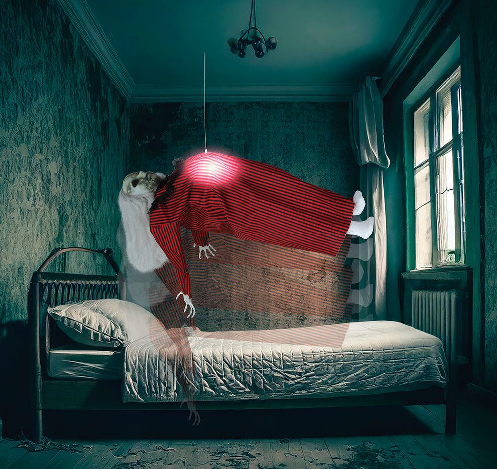 GP29066 – Halloween Schwebende Geisterfrau Dekoration – Farbe: Rot